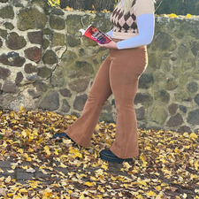 Alex (pagesinbetween)