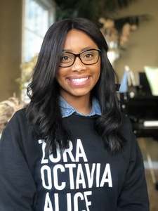 Morgan (prettylittlebookshelf)