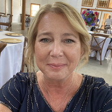 Traci Hart