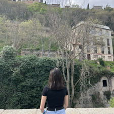 Abril