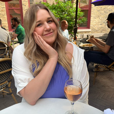 Lizzie Graser