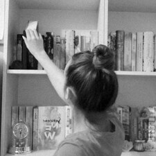 leareadsbooks_