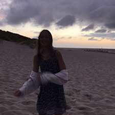 Julie‧.°.⋆♡︎༄