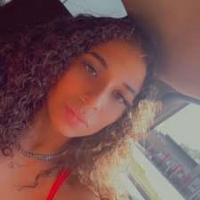 Lezli A