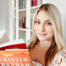 Carly (carlyslittlelibrary)