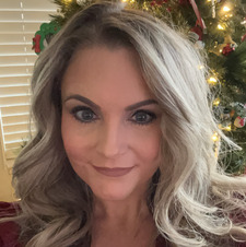 Lisa Brooke Reads Books