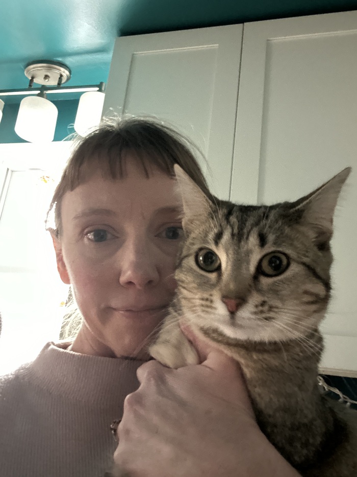 Goodreads profile picture for @leah