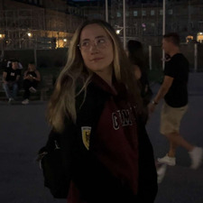 Lilyan S