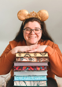Carly [A Beauty & Her Books]