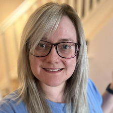 Laura J (allbooksniceandspice)