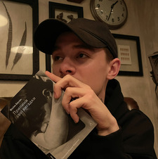 Макс читає?!