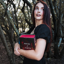 Mischa (misch_is_bookish)