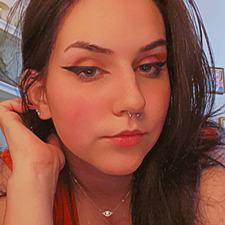 brenna .・。.・★