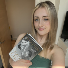 Ella | areadingtale ☾