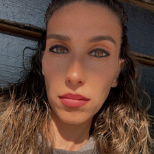 Yezenia M