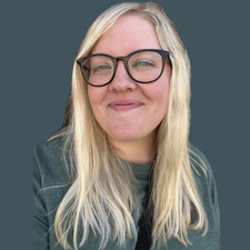 Julia (itsjulia_reads)