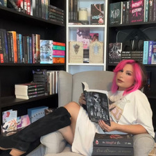 Mariah📕🖤