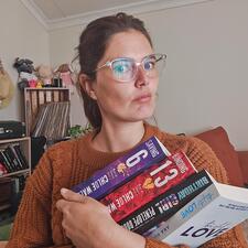 Sami Hall Reads