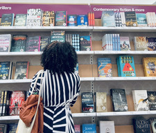 Lara | A reader in transit