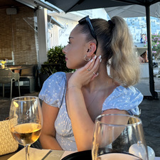 teodora ♡₊˚ 🦢・₊✧