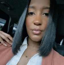 Youneek_reads (Shaneeka F.)