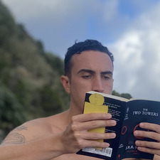 Tomás