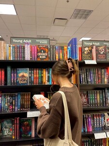Ayesha Reads