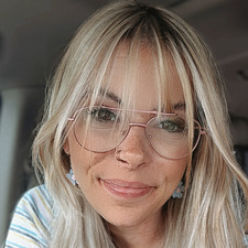 Lindsay (bedsidebibliophile)