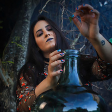 Entre Páginas Hojas Y Encantos