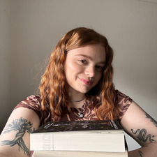 Lucy (lucindaa.reads)