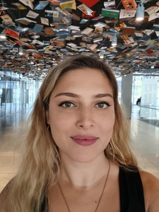 özge  Devezer