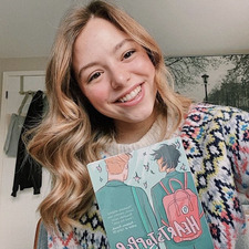 Emma (emmalikestoread_)