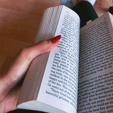 Hanin Reads
