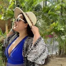 Alona loves to read 📚