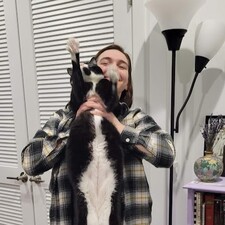 Gwen (storygraph user Hellativity)