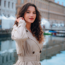 Никол Михайлова