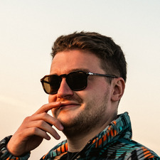 AJ C