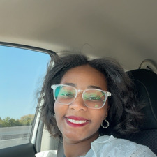 Vee the Reader Bee✨