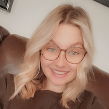 Leona (reading_with_mae)