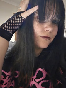 ✟Roxanne✟(Death by Book Avalanche) ☠ 