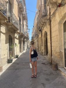 * ✧ ･ﾟcara ･ﾟ✧ *