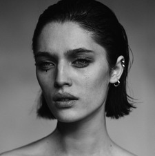 آيتي. حتى حبوبُ النوم قد تعودت مثليّ على الصحوِّ ،  فلا 