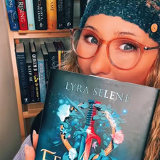 Em SheIsStartingANewChapter