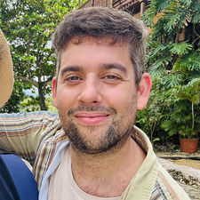 Robert H Muñoz