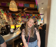 Kayla (Kps.reads on IG)