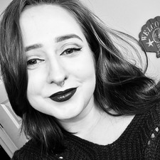 *✧･ﾟ:* Em *:･ﾟ✧*