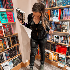 Shayla Reads