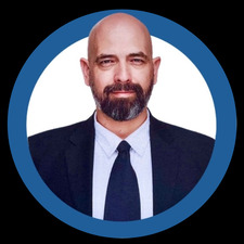 César González