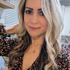 Kat (aplethoraofpages)