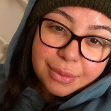 Lynsi in the library ✨